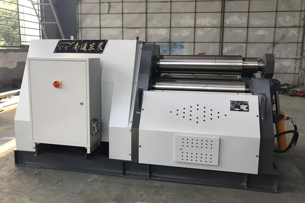 W12CNC-8X1500數(shù)控四輥卷板機(jī)