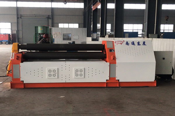 W12CNC-10X2000數(shù)控四輥卷板機(jī)